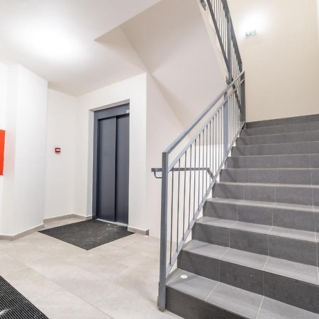 Brand New Two Room Apartment #26 With Free Secure Parking Close To Center 布拉格 外观 照片