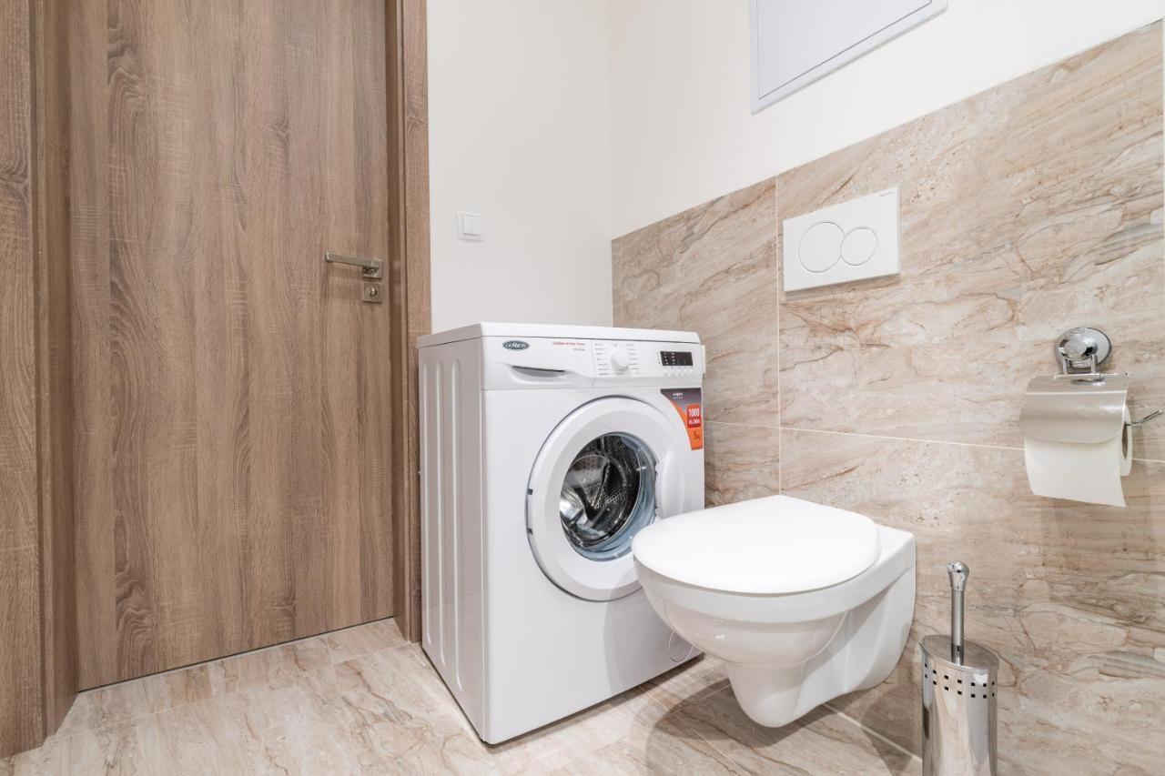 Brand New Two Room Apartment #26 With Free Secure Parking Close To Center 布拉格 外观 照片