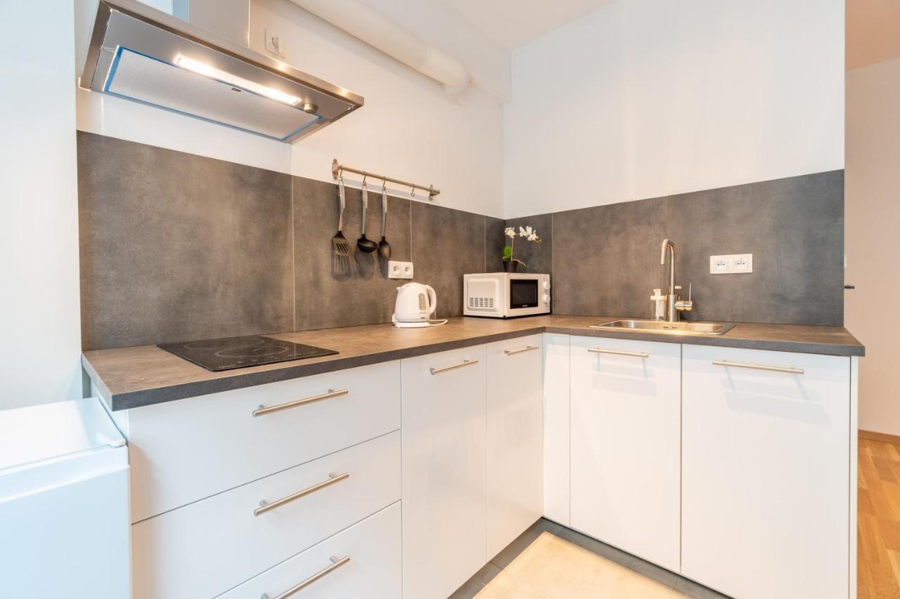 Brand New Two Room Apartment #26 With Free Secure Parking Close To Center 布拉格 外观 照片