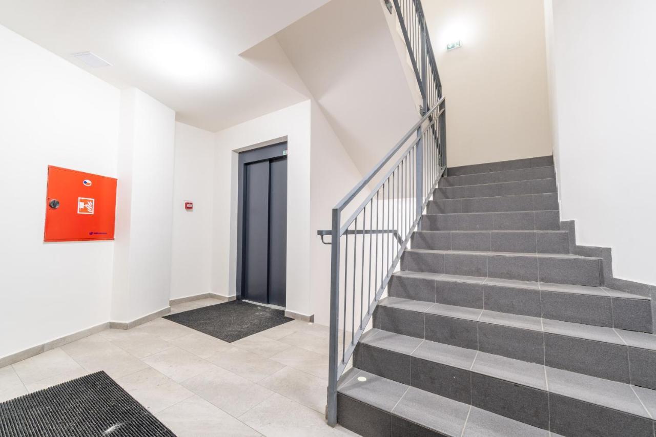 Brand New Two Room Apartment #26 With Free Secure Parking Close To Center 布拉格 外观 照片