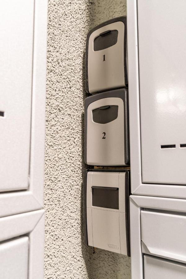 Brand New Two Room Apartment #26 With Free Secure Parking Close To Center 布拉格 外观 照片