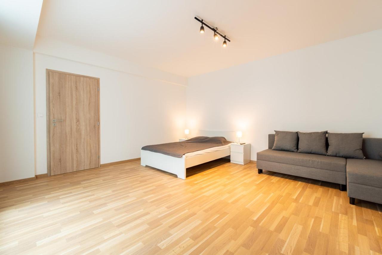 Brand New Two Room Apartment #26 With Free Secure Parking Close To Center 布拉格 外观 照片